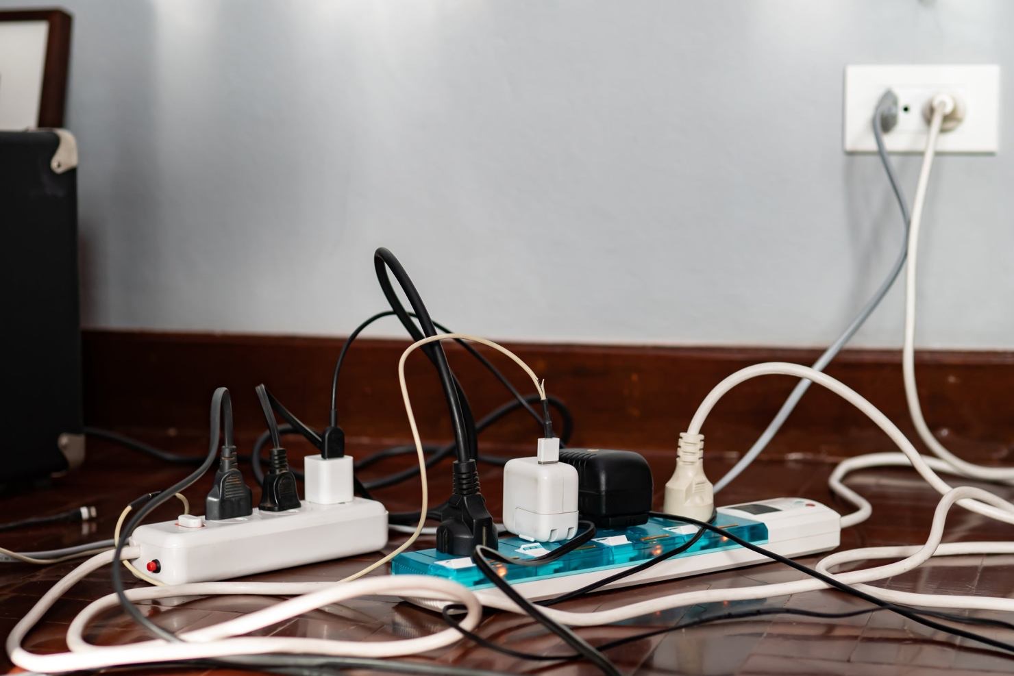 Switching off office electronics to save energy